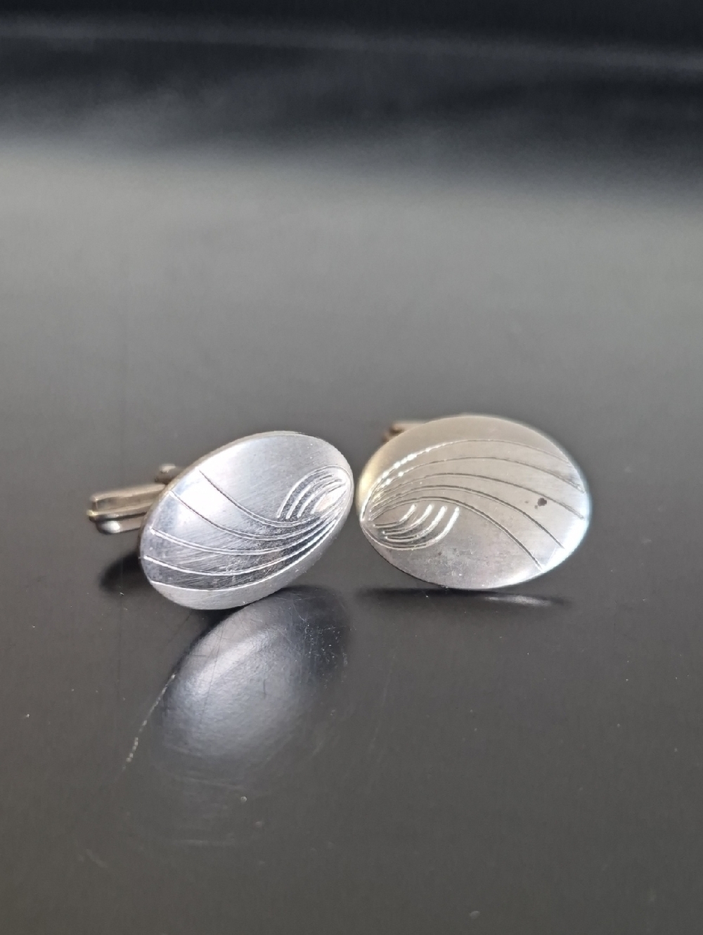 Source Unknown Silver Oval Cufflinks with Wave Engraving